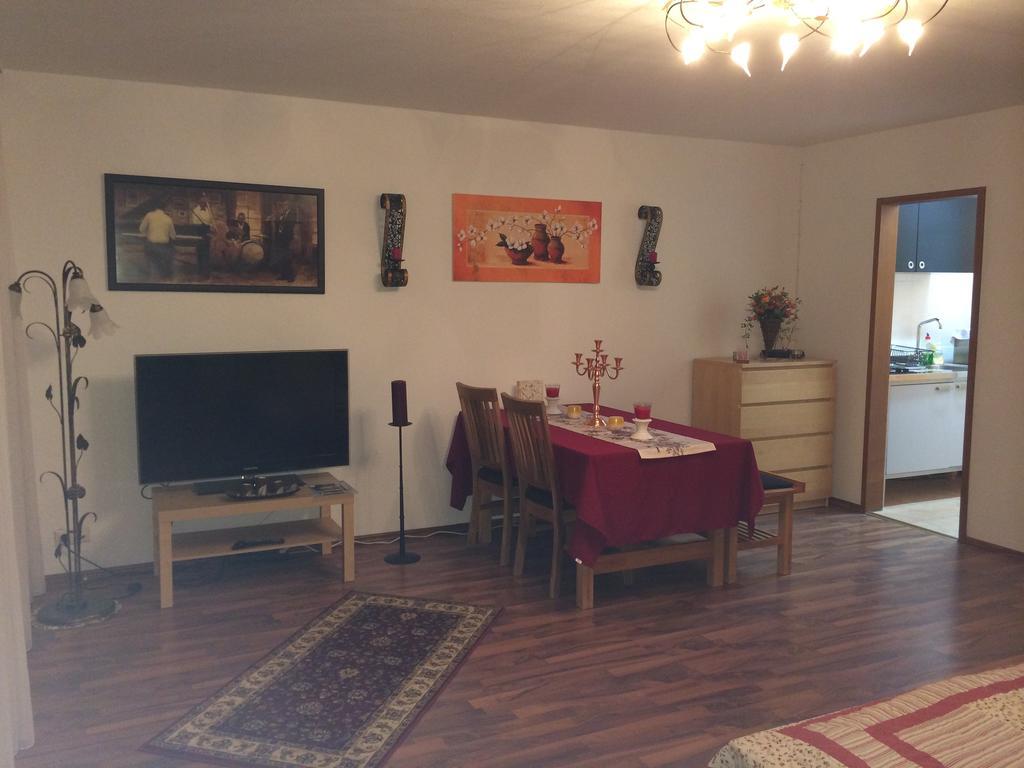 2Places Side Lorrach Room photo