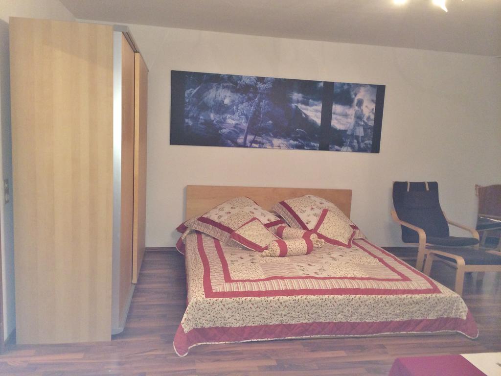 2Places Side Lorrach Room photo